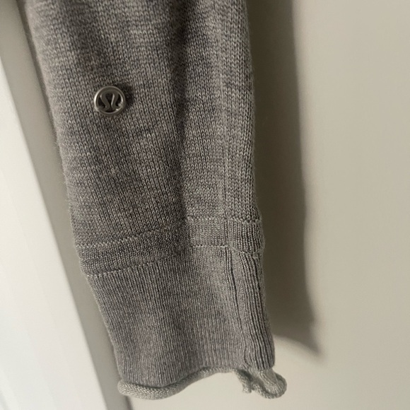 Lululemon | Iconic Wrap Sweater Size 8 Gray Athleisure Yoga Walking Lounge - Picture 4 of 7
